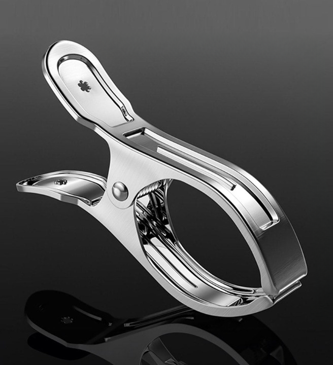 Single oversized stainless steel household clip