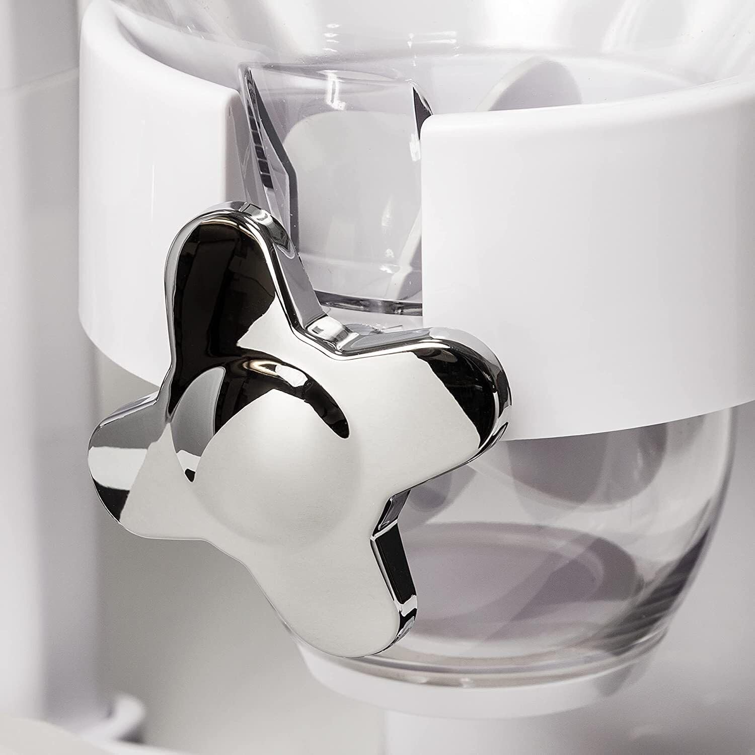 Close view of the White manual twist control