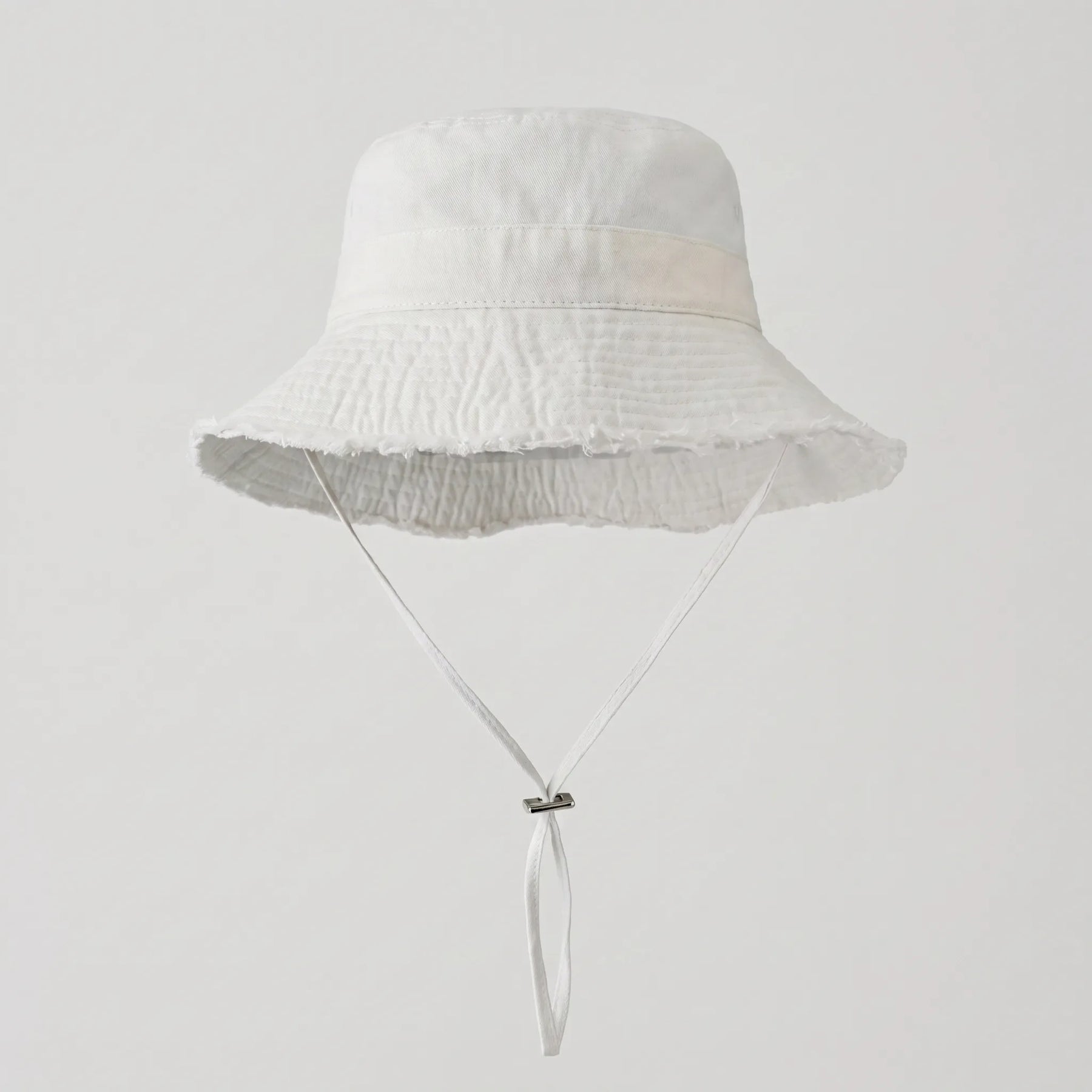 White frayed-edge bucket hat