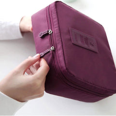 Double zip opening on the compact makeup organizer