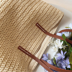 Close view of the White woven tote exterior