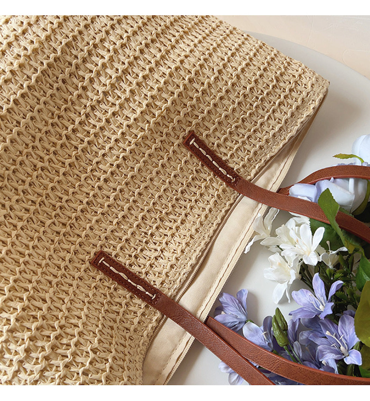 Close view of the White woven tote exterior